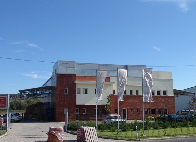 Arco művek cégközpont 600 m2 csarnok, 300 m2 iroda