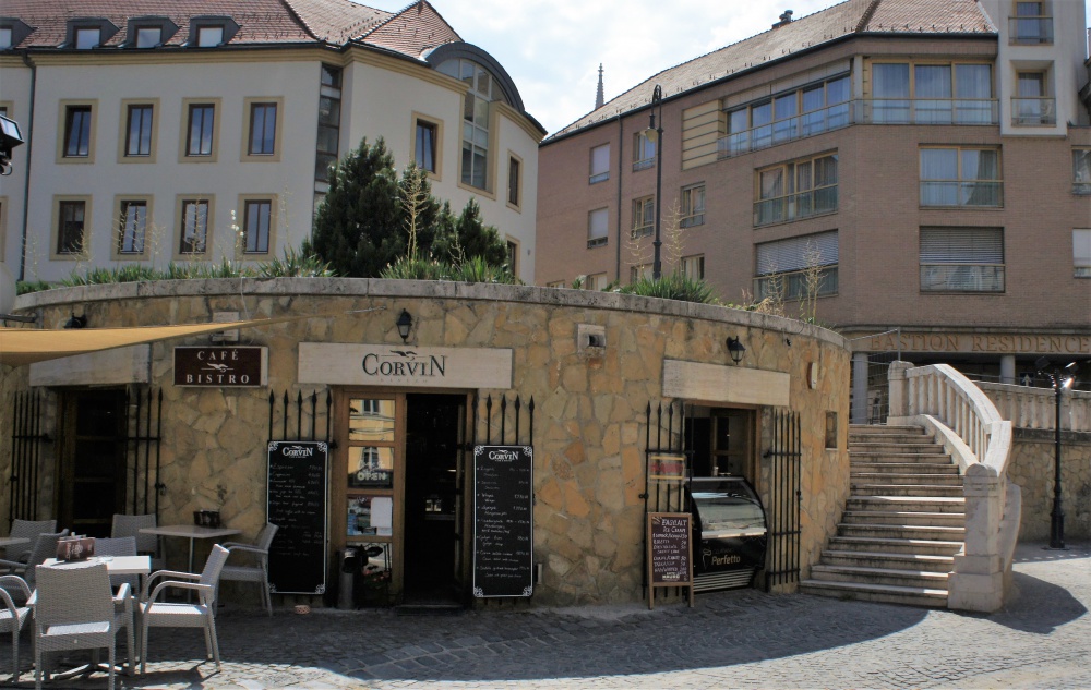 Corvin kávézó építése 150 m2