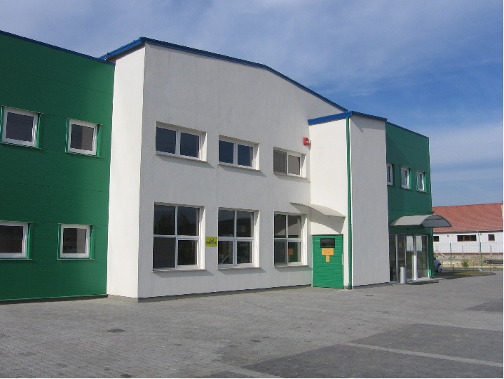 Tímár vaskereskedelmi központ, 1200 m2 csarnok, 500 m2 iroda